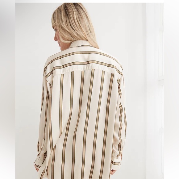 Satin button up pajama shirt EUC - Picture 4 of 8